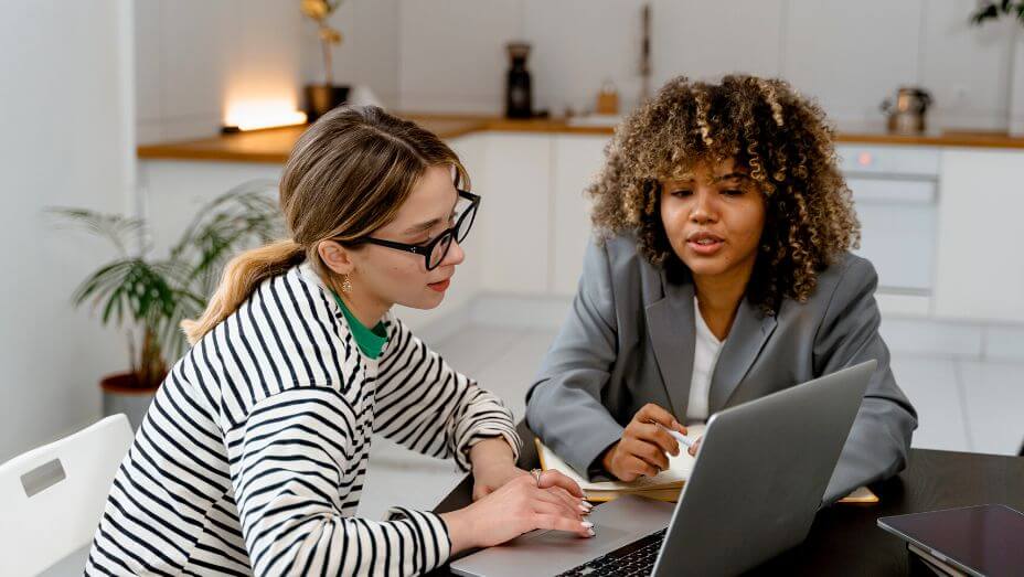 2 female colleagues working on a project together