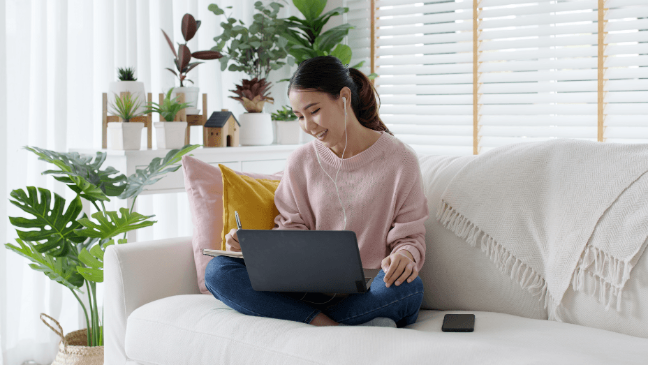 woman attending a digital online course program