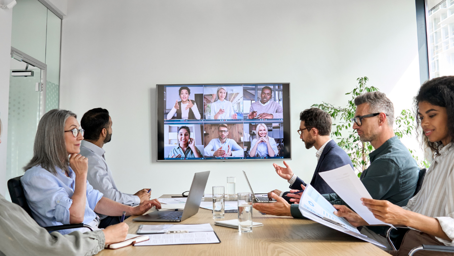 digital workplace solutions in a hybrid meeting