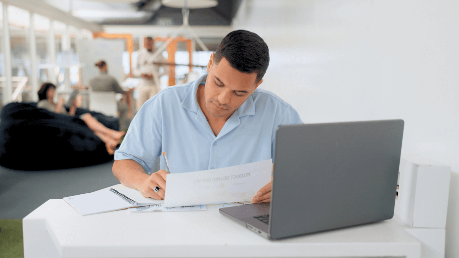 employee completing a feedback survey