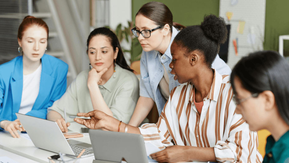 female-business-team-working-with-startup