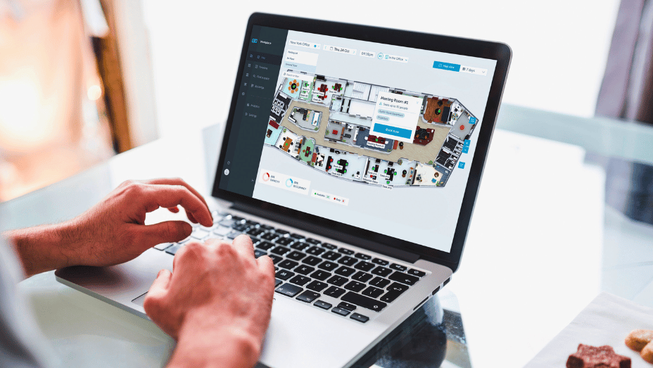 man using YAROOMS workplace management software
