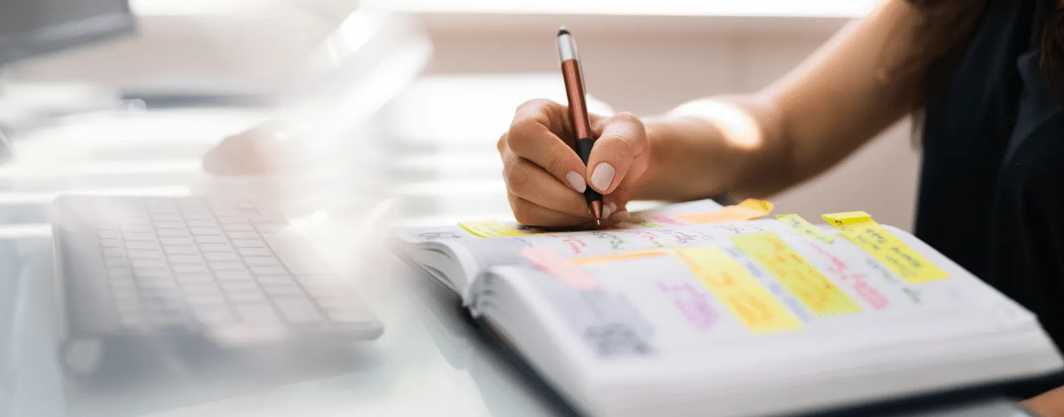 Employee making her hybrid work schedule