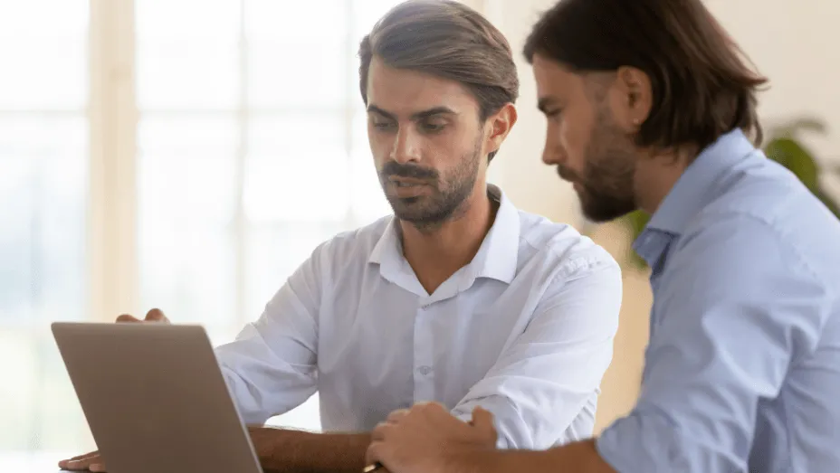 2 men discussing a project
